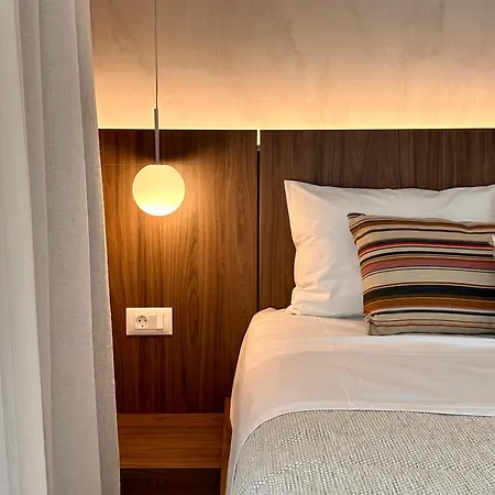 Theros Aparthotel
