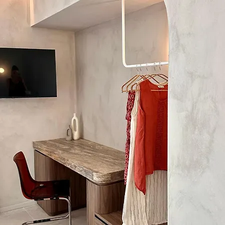 Theros Aparthotel 3*